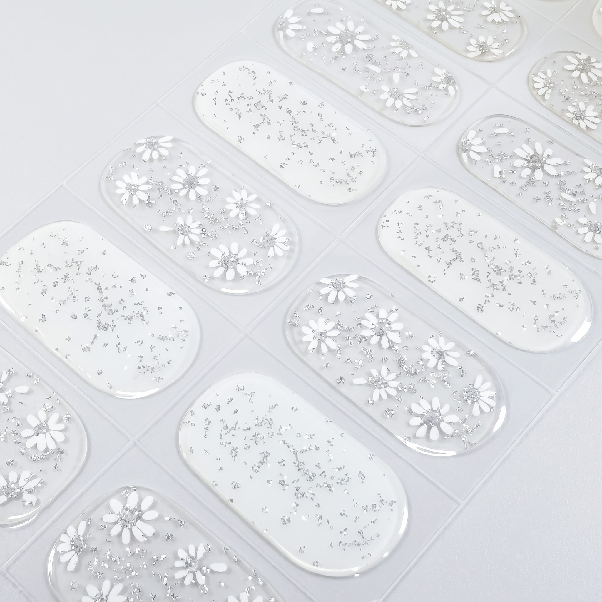 Silver Daisy Dust